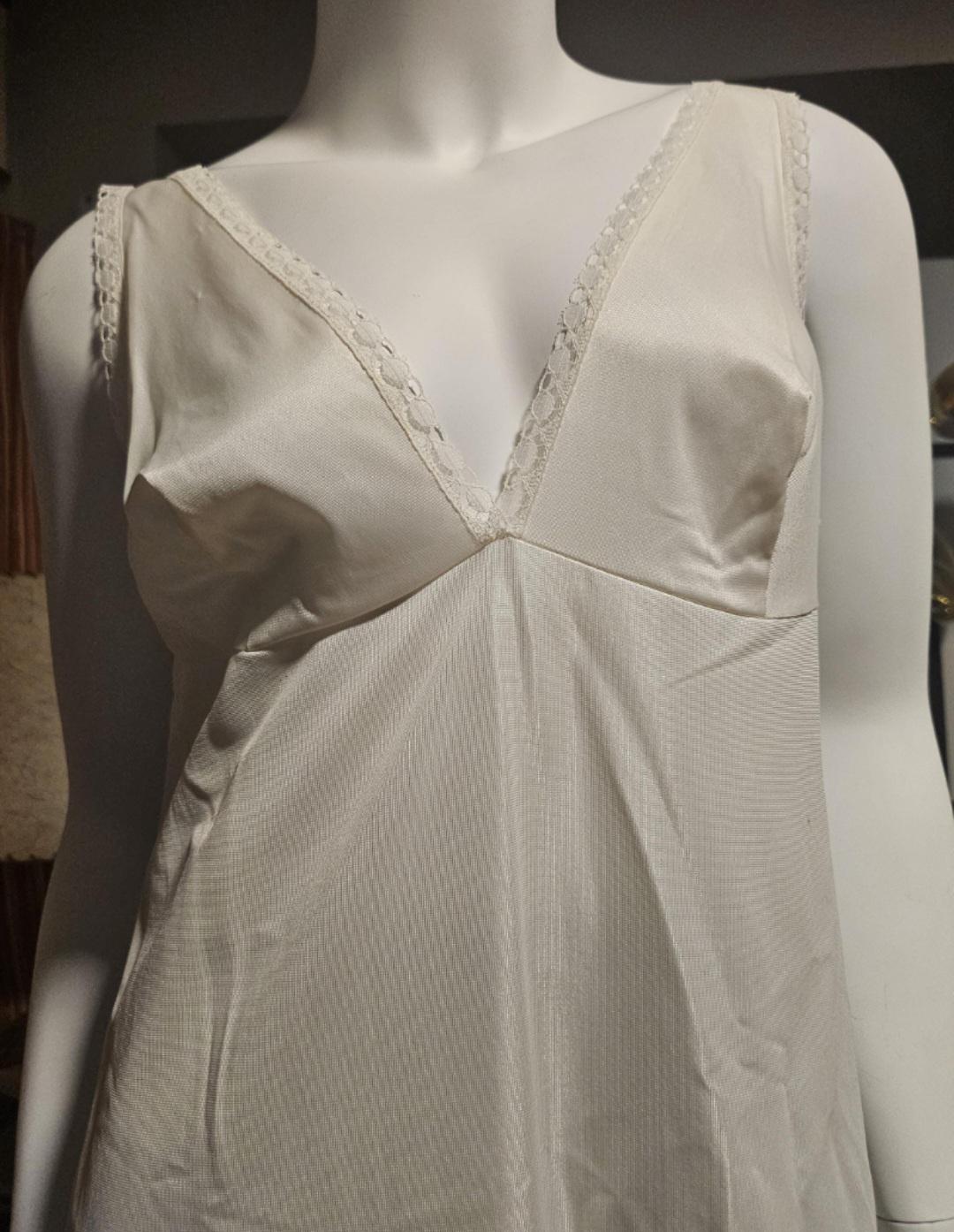 Vintage 1970's  Kayser Women's Long Negligee Nightgown Off White Lace And Embroidered Accents Made In Canada Size 36