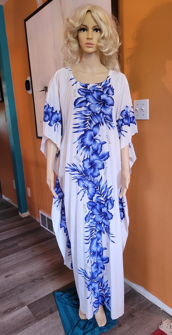 vintage muumuu dresses Design Hawaiian Dress offering unrestricted movement and a refined aesthetic suitable for formal occasions Vintage 70s 80s Hawaii Lace
