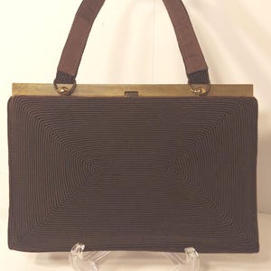 Bolso de noche Cordè vintage de los años 50 de Gold Seal. Asa superior marrón oscuro. Forro de satén. Cierre a presión. Herrajes dorados. Hecho en Canadá. MCM Retro.