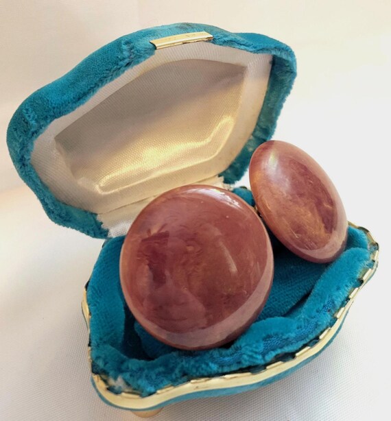 Authentic (tested) Bakelite Screw-back Earrings, … - image 5