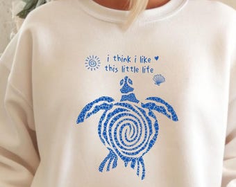 Ich glaube ich mag dieses kleine Leben Schildkröte Pullover, Slow Living Sommer Pullover, Strand & Kreuzfahrt Outfit