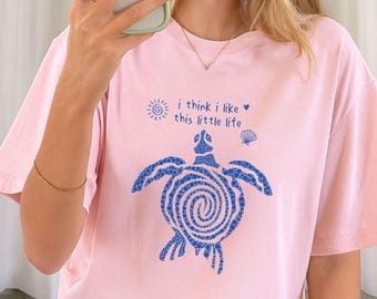 Vintage Schildkröte T-Shirt, ich denke, ich mag dieses kleine Leben T-Shirt, Meerestier T-Shirt, Sommer Outfit, süße Meeresschildkröte Shirt, positive Nachricht T-Shirt