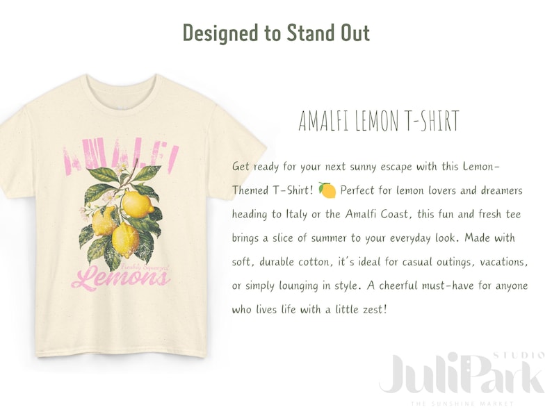 Pu&ograve; includere: Una t-shirt color crema con una grafica di limoni e il testo "Amalfi Lemons". Il testo "Amalfi" &egrave; in rosa e il testo "Lemons" &egrave; in rosa chiaro. Il testo "Designed to Stand Out" &egrave; nella parte superiore dell'immagine e il testo "Amalfi Lemon T-Shirt" &egrave; nell'angolo in alto a destra dell'immagine.
