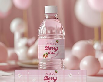 Etichetta per bottiglia d'acqua con scritta "Berry First Birthday", modello modificabile per incarto con scritta "Berry First Birthday", decorazioni con scritta "Berry First Birthday"