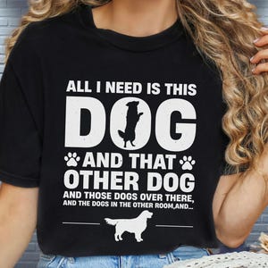 Alles wat ik nodig heb is deze hond en die hond, grappig hondenshirt, cadeaus voor hondenliefhebbers, casual T-shirt voor hondenfans