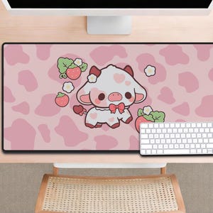 Kawaii-Schreibtischunterlage mit Erdbeerkuh, Geschenk für Pastellliebhaber, pinkes Gaming-Mauspad, Schreibtischdekoration mit Tiermotiv