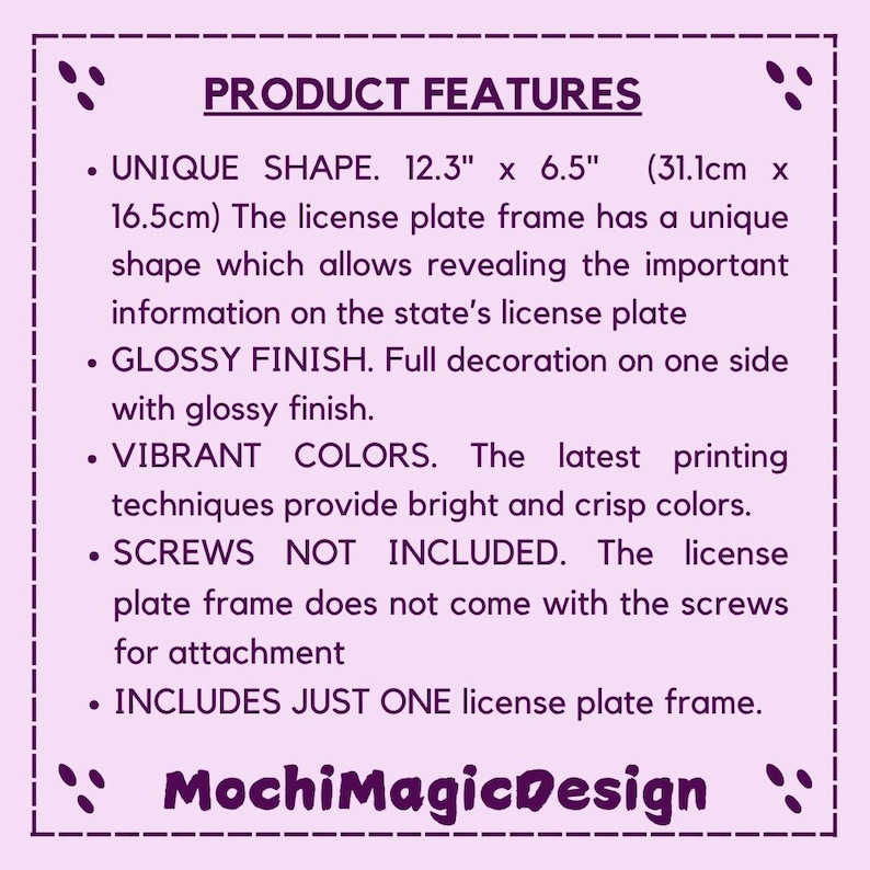 Może przedstawiać: Lista cech produktu na lawendowym tle. Tekst zawiera cechy produktu, takie jak unikalny kształt (31,1 cm x 16,5 cm), błyszczące wykończenie, żywe kolory i że śruby nie są dołączone. Nazwa marki "MochiMagicDesign" znajduje się na dole.