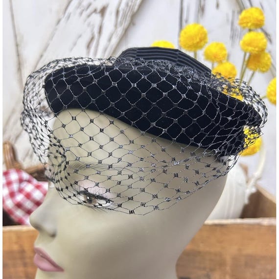 Parkridge Exclusives Vintage Black Velvet Hat With Veil  display picture 1