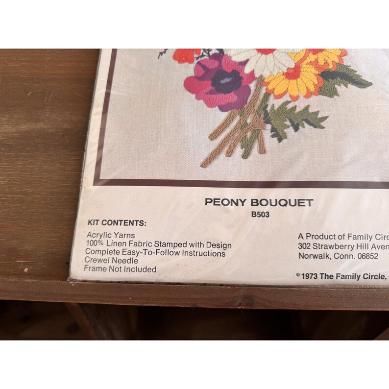 Kit De Broderie Vintage Family Circle - Lilas Cluster - Printemps 1974 - Panier Fleuri - Neuf