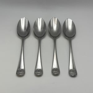 Set of 4 Kirk Stieff 18/8 Stainless Steel WILLIAMSBURG ROYAL SHELL Place Spoons