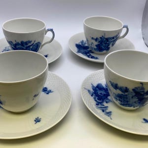 Set of 4 Royal Copenhagen Denmark BLUE FLOWERS CURVED Cups & Saucers #1870