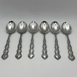 Set of 6 Oneida Deluxe Stainless Steel MOZART Place Soup Spoons
