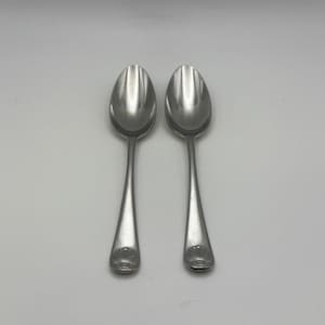 Pair of Kirk Stieff 18/8 Stainless Steel WILLIAMSBURG ROYAL SHELL Teaspoons