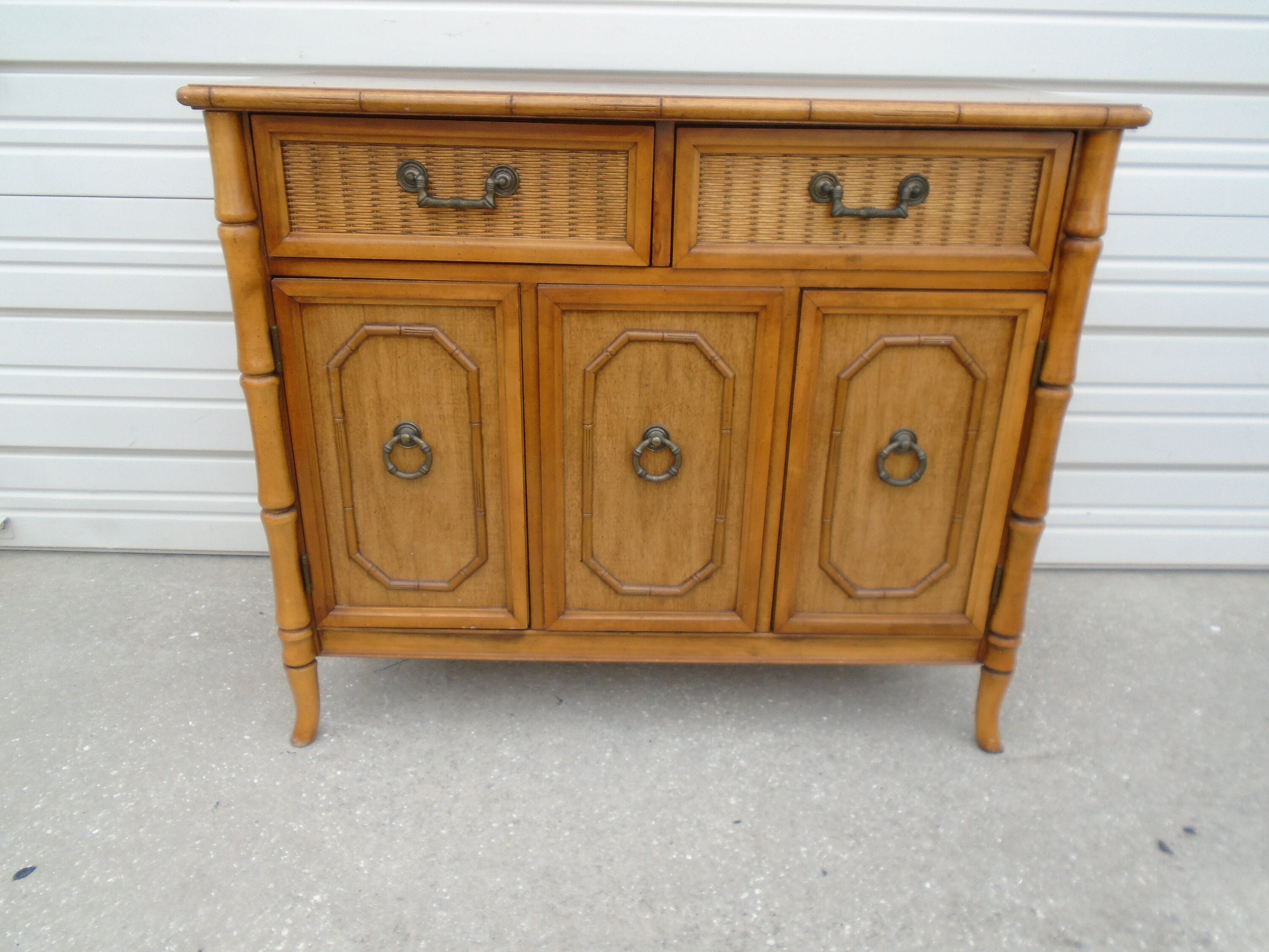 Broyhill 2024 buffet table