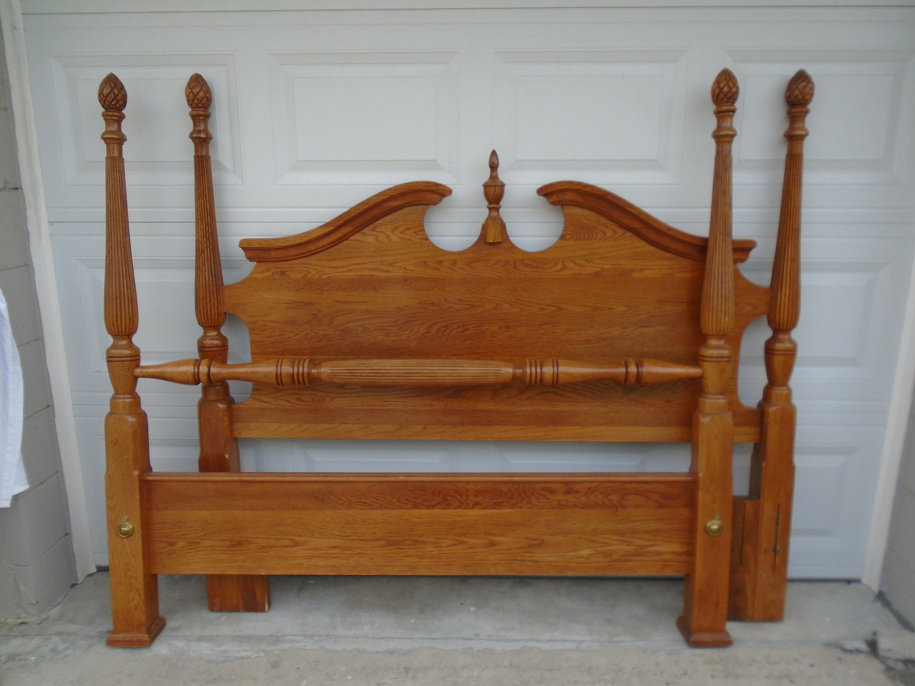 Chippendale on sale bed frame
