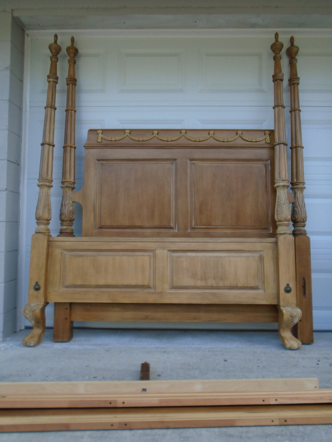 Lexington Four Poster Queen Size BED Camden Hall Twisted Poles Lion