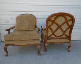 Pair Wide lounge Chairs French Bergere Club Carved Lattice Trellis Country Hollywood Regency Louis XVII 2 Provincial Broyhill Medallion Two