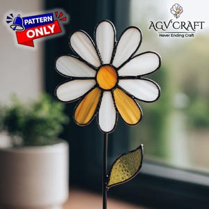 May include: A stained glass daisy with white and yellow petals, a yellow center, and a green leaf. The flower is mounted on a black metal rod. The image includes the text "PATTERN ONLY" and the logo for AGV Craft.