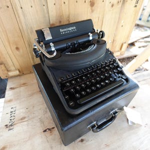 Ready to Type - Remington Noiseless Model 7 1932 Antique Typewriter
