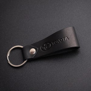 Llavero de cuero TOYOTA Crazy Horse de alta calidad.