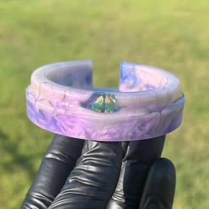 Opale Puffco à base de résine blanc nuageux/violet