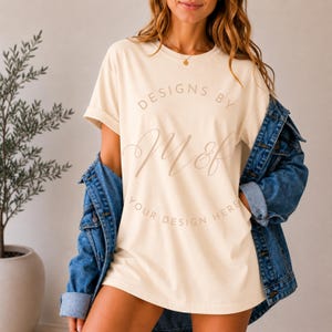 Comfort Colors C1717 Smörkjorta-modell | CC1717 Gul T-shirt-modell | Real Model-modell | Stor T-shirt | Livsstilsmodell