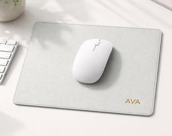 Alfombrilla de ratón de cuero personalizada, alfombrilla de escritorio con nombre personalizado, accesorios de oficina minimalistas, alfombrilla de ratón de cuero vegano, regalo para él o ella, alfombrilla de cuero