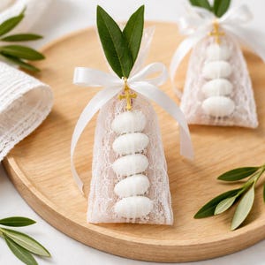 Recuerdo de Koufeta de encaje hecho a mano, hojas de olivo, dije de cruz dorada, bombonera de bautizo o boda.