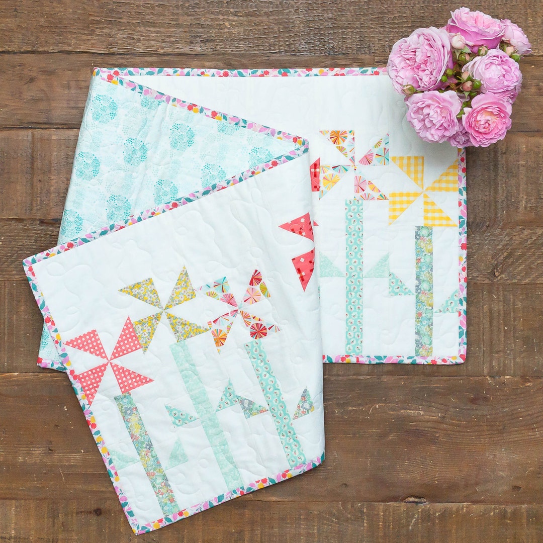Pinwheel Posies - Table Runner and Place Mats Pattern - Etsy
