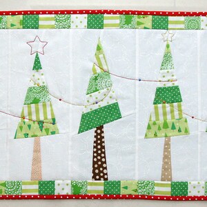 Yuletide Table Runner Pattern image 2