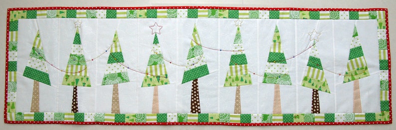 Yuletide Table Runner Pattern image 2