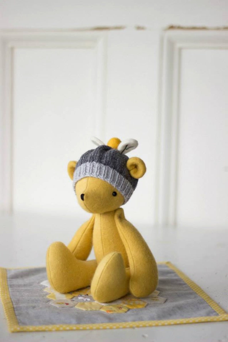 Bumble Bear Pattern image 1