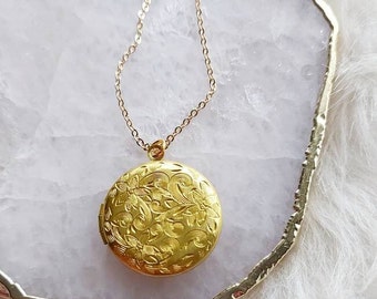 Flower Etched Gold Locket Necklace: Vintage Style Photo Locket