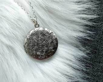 Silver Locket Necklace, Circle Gold Locket, Flower Etched Locket, Photo Locket Necklace, Vintage Style Locket, Mother's Day Gift, postpartum