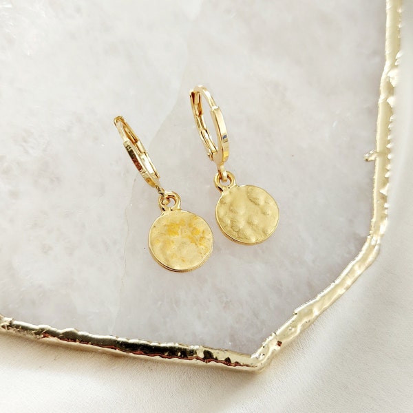 Hammered Gold Disc Earrings, Classic Gold Hoops, Coin Hoop Earrings, Gold Huggie Earrings, Small Hoop Earrings, Boho Earrings, Disc Earrings
