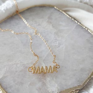 Collar con nombre, collar de mamá, collar con nombre de oro, collar de mamá, regalo del día de la madre, collar con letras, regalo para mamá, collar personalizado