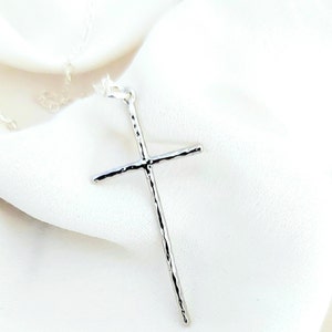 Collana con ciondolo a croce martellata in argento grande, collana con croce in argento, regalo di compleanno per figlia, nipote, collana con croce classica, battesimo