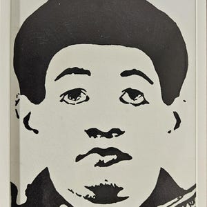 Your favorite portrait or actor, or even landscape, on a stencil canvas. Customizable dimensions up to 90cm