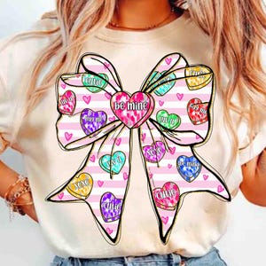 Be Mine Valentine Coquette Png, Conversation Candy Heart Bow Sublimation, Design per maglietta di San Valentino con pennellata rosa, XoXo Png immagine 1