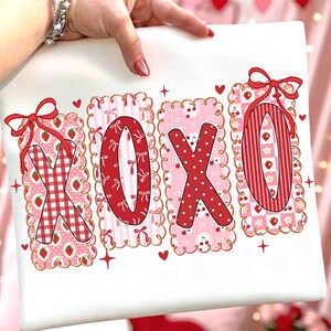 Preppy XOXO Valentine PNG, Design Coquette con cuore rosso rosa, San Valentino png, Maglietta retrò da ragazza per San Valentino png, San Valentino alla moda png