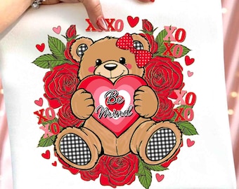 Orsetto di San Valentino Coquette PNG, design per maglietta di San Valentino XoXo Be Mine, cuore di San Valentino con glitter floreali rosa, fiocco a quadretti