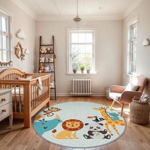 Tappeto rotondo per cameretta dei bambini Jungle Safari Animal Friends - Tappeto circolare con coloratissimi animali del safari dei cartoni animati - Tappetino per sala giochi con avventure con animali - Tappeto per cameretta dei bambini