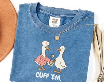 Onkologie-Krankenschwester-Shirt – Cuff 'Em Goose Design – Lustiges Krebspflege-T-Shirt – Medizinisches Humor-Geschenk für Onkologie-Krankenschwester