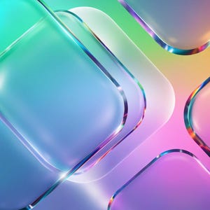 Könnte beinhalten: Eine Reihe von durchscheinenden, abgerundeten quadratischen Glasscheiben, die übereinander geschichtet sind. Die Scheiben weisen ein Farbverlaufsmuster von kühlem Blau und Türkis bis hin zu warmem Pink und Orange auf, mit irisierenden Kanten.