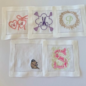 Individuell gestickte Cocktail-Servietten - Personalisierte Leinen-Servietten für Veranstaltungen, Geschenke oder für die alltägliche Eleganz