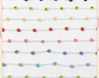 necklace ⊹₊⟡⋆ matte beaded daisy necklace, beaded flower necklace, dainty flower necklace, handmade beaded jewelry, beaded accessory