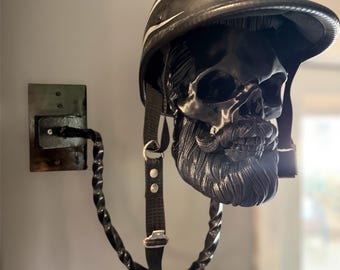 ひげを生やした頭蓋骨のヘルメットホルダー