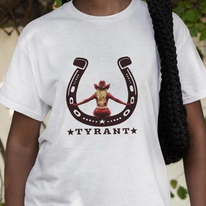 Koszulka Cowboy Carter Inspired Cowgirl TYRANT Western Graphic Shirt Beyoncé Inspired Rodeo Outfit Country Concert Tshirt Horseshoe Glam Top
