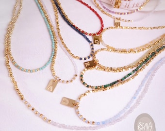 Collier personnalisé avec initiale et pierre de naissance, collier délicat et personnalisé, ras-de-cou minimaliste en or 18 carats et perles de pierres précieuses, cadeau d'anniversaire pour elle ou lui