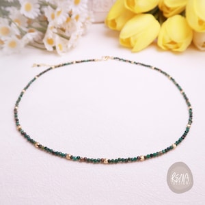 Gargantilha delicada de 2 mm com pedra preciosa de nascimento, cristal, minimalista, preenchida com ouro, colar de pedras preciosas feito à mão, gargantilha espiritual de Reiki para ela ou para ele